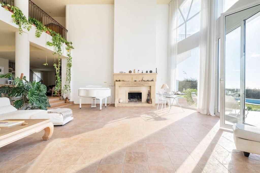 Villa Luxury With Pool And Sea View In *