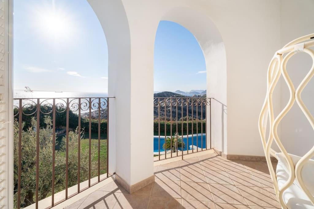 Villa Luxury With Pool And Sea View In Alicante