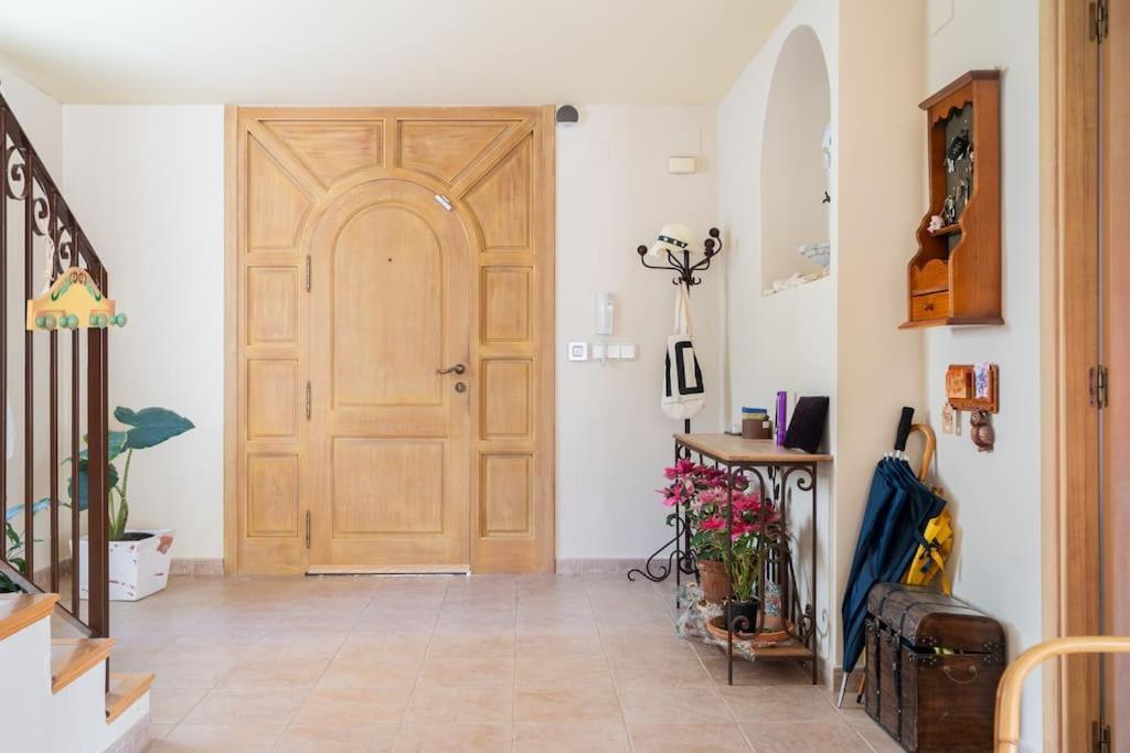 Luxury With Pool And Sea View In Villa Alicante