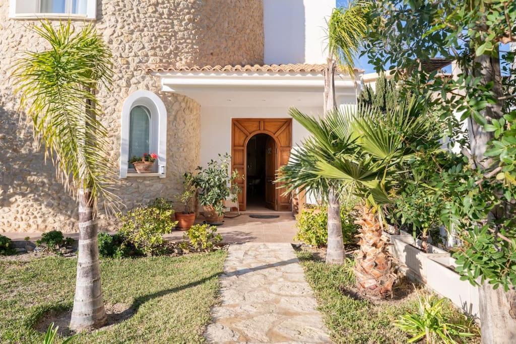 Luxury With Pool And Sea View In Villa