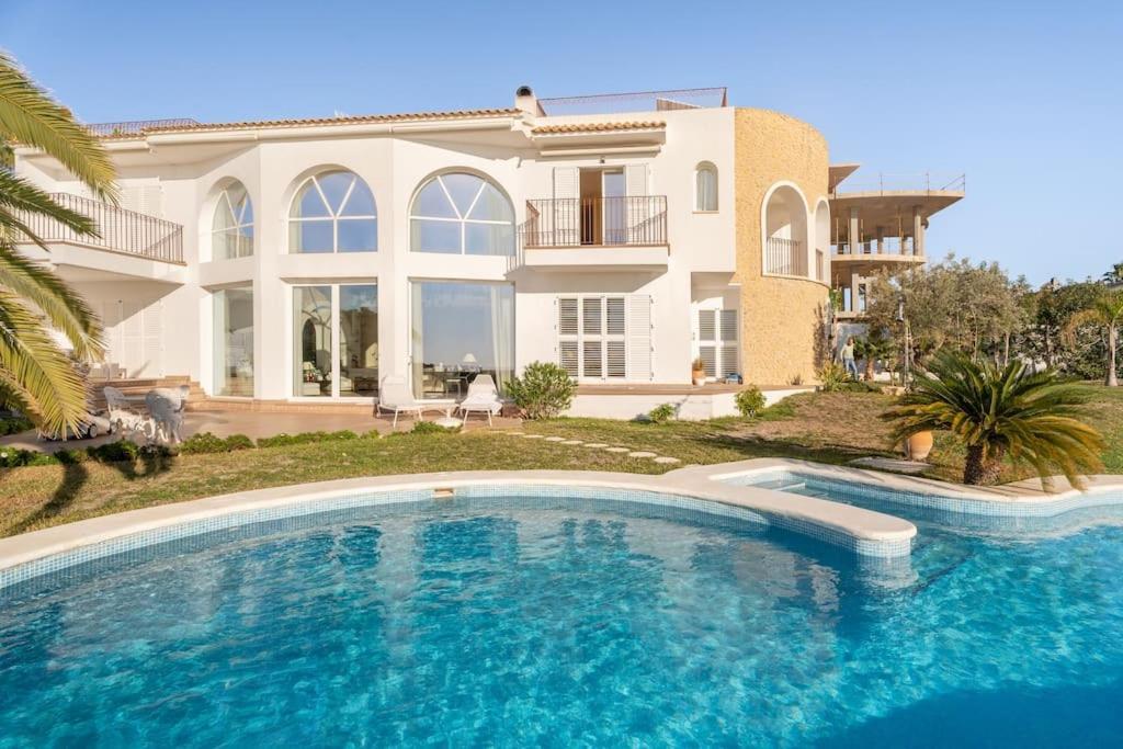 Luxury With Pool And Sea View In Villa *
