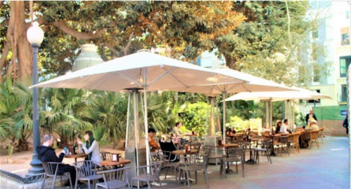 Charming & Spacious In Historic Centre & Short Walk To Apartment