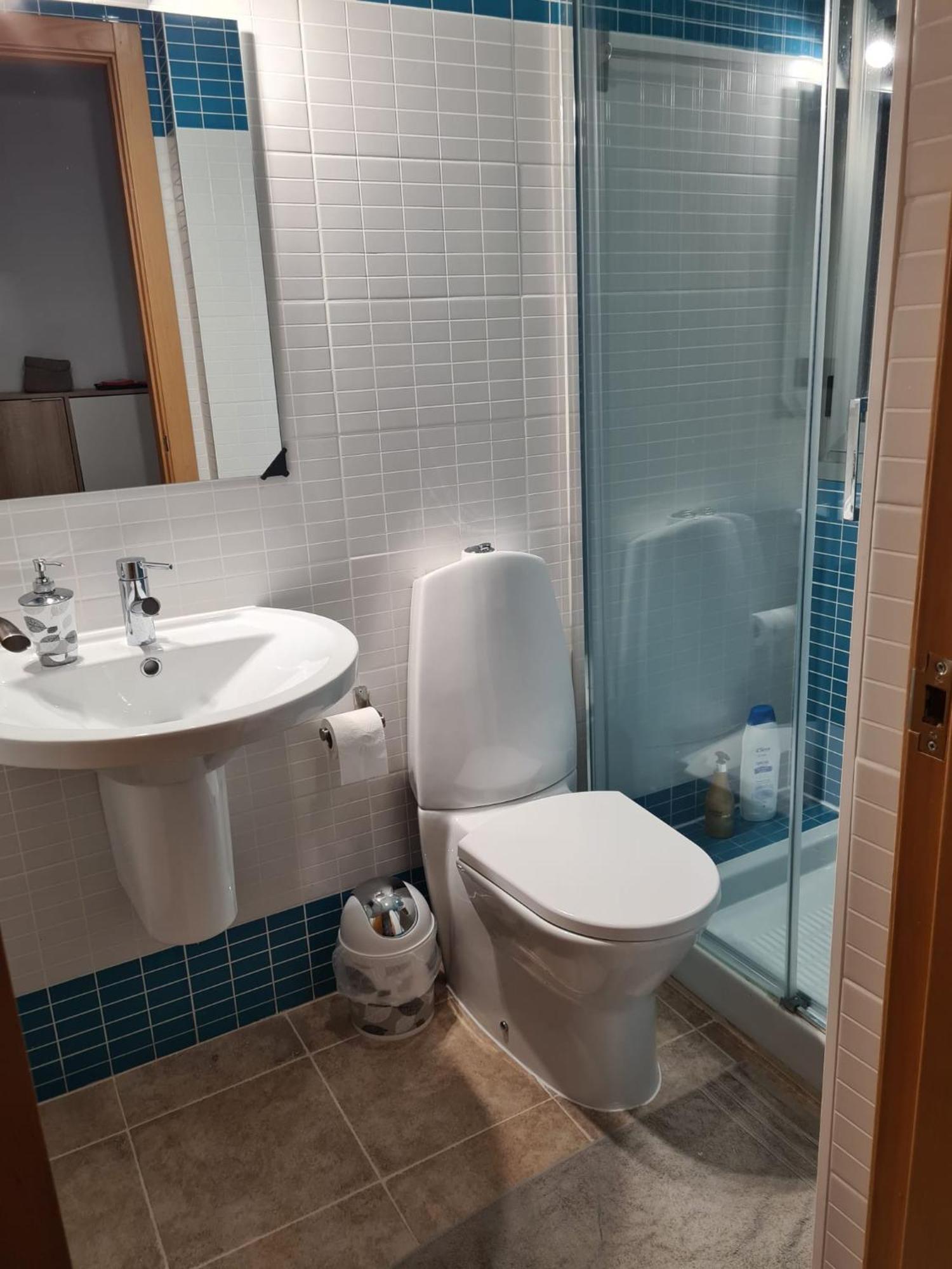 Quarto Com Banheiro Privado Em Apartamento Familiar Alicante