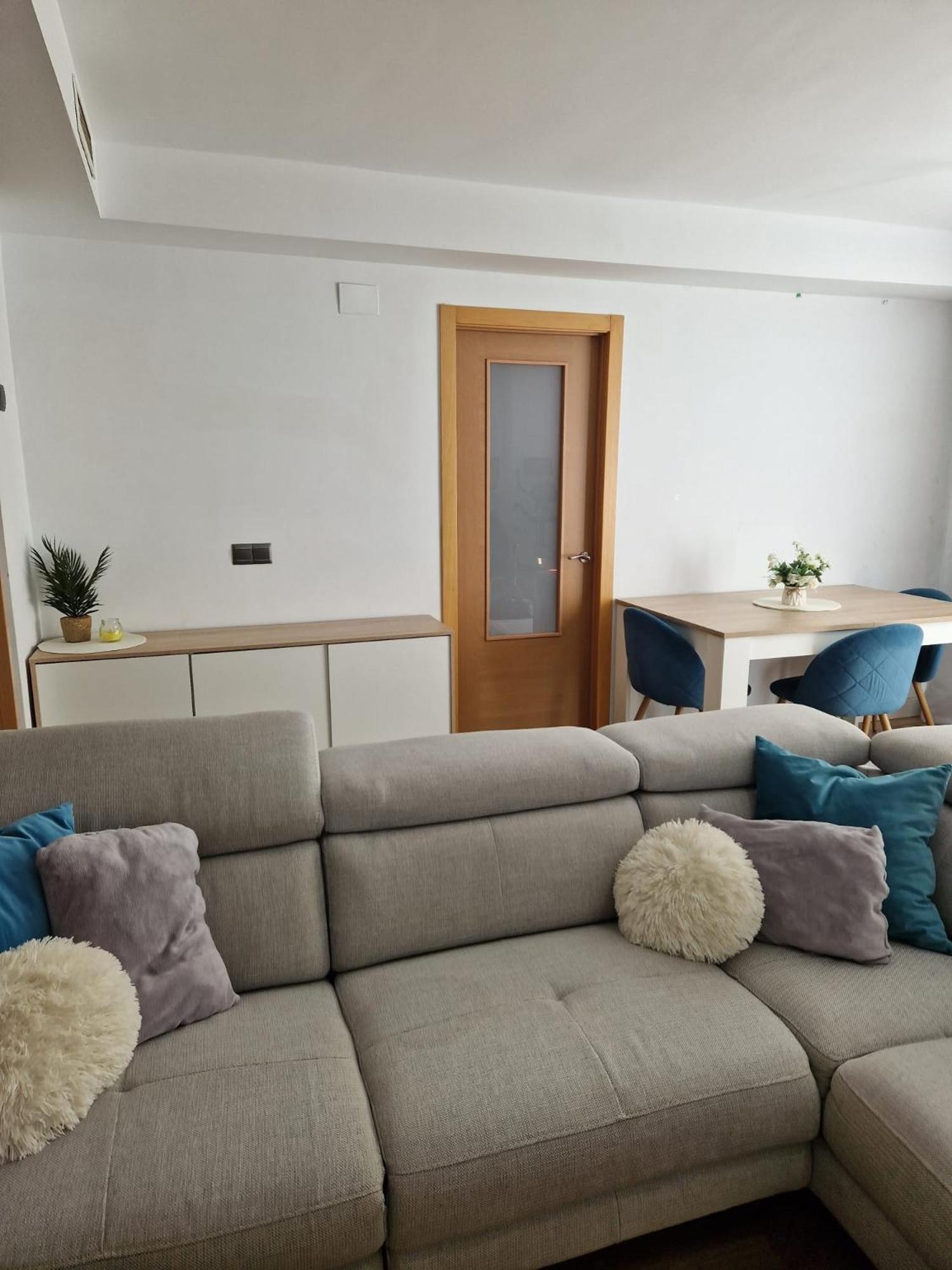 Quarto Com Banheiro Privado Em Apartamento Familiar *