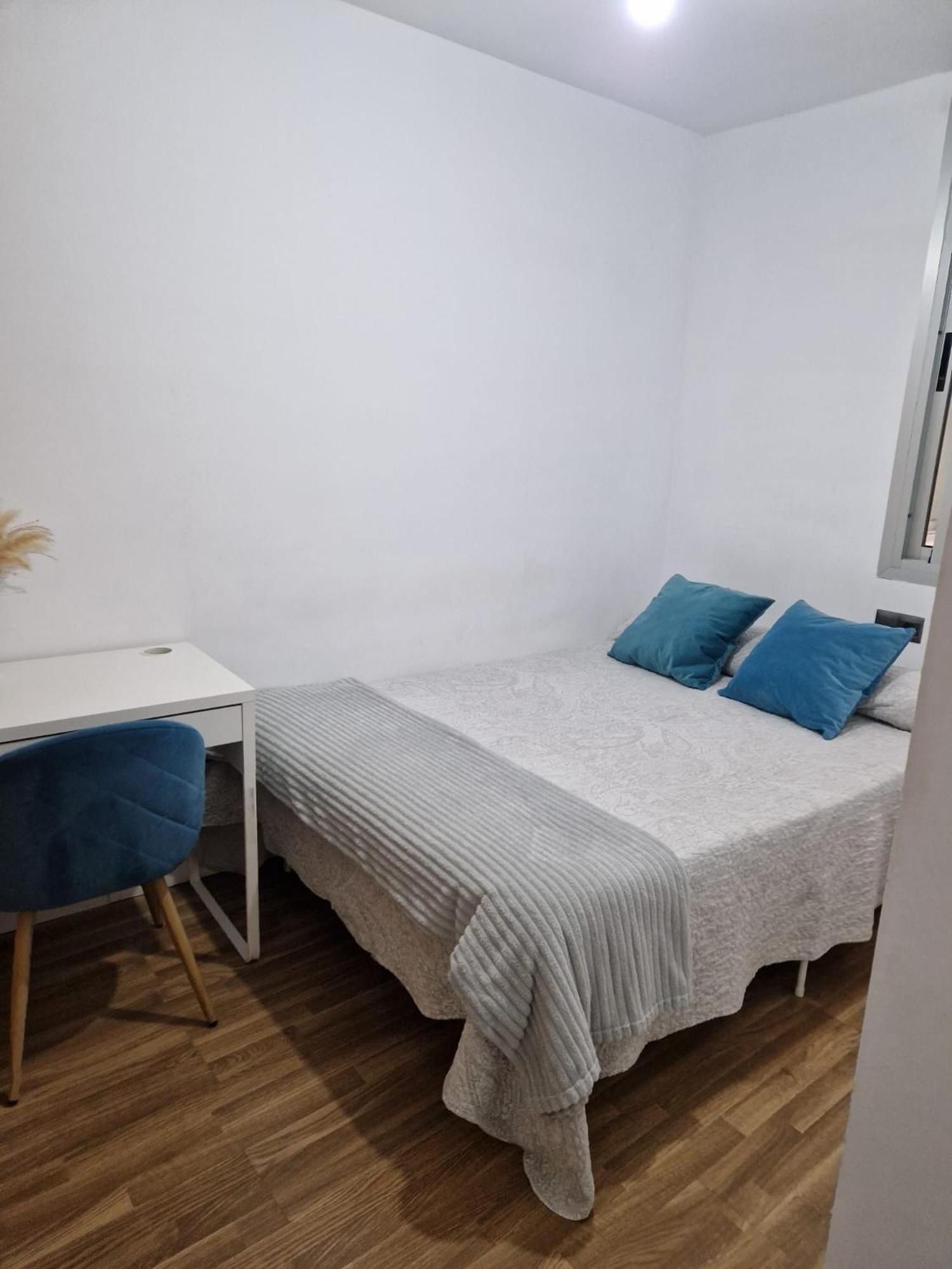 Quarto Com Banheiro Privado Em Apartamento Familiar Habitación en casa particular *