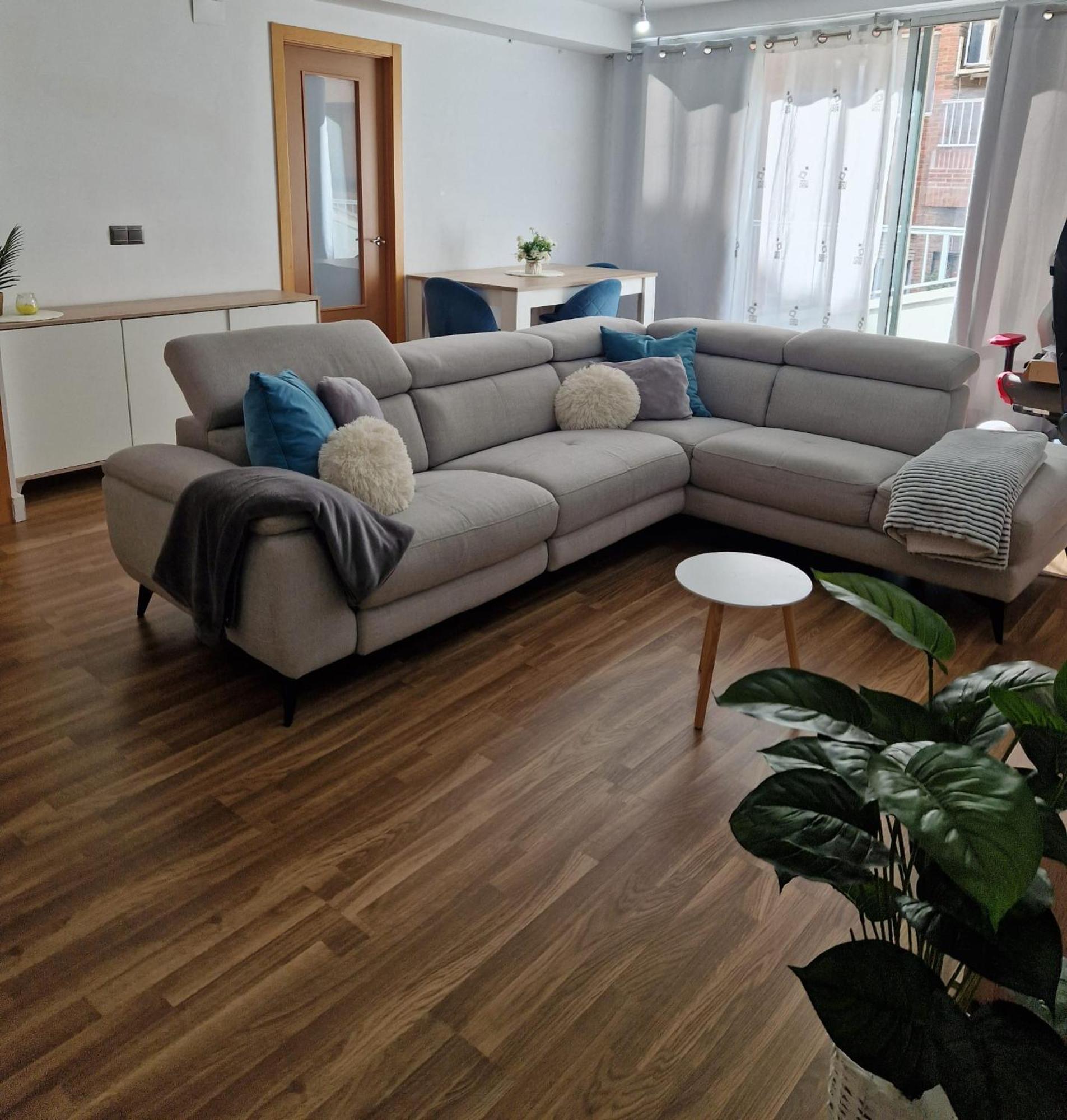 Homestay Quarto Com Banheiro Privado Em Apartamento Familiar *