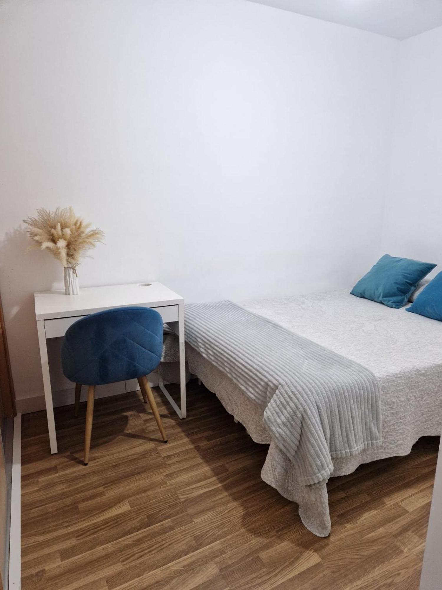 Quarto Com Banheiro Privado Em Apartamento Familiar Habitación en casa particular