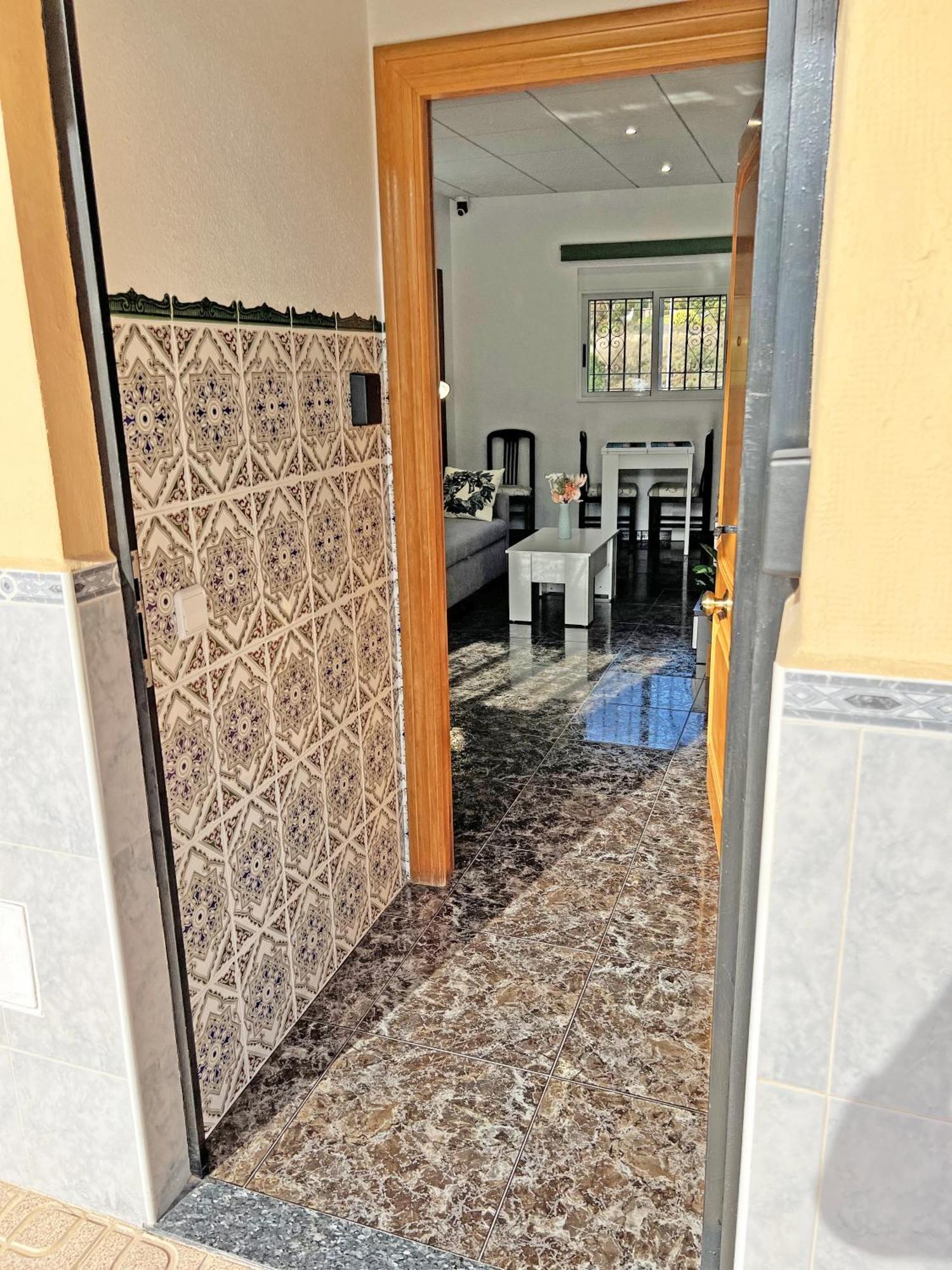 A 100 Metros De La Playa. Parking Gratuito Privado * Alicante