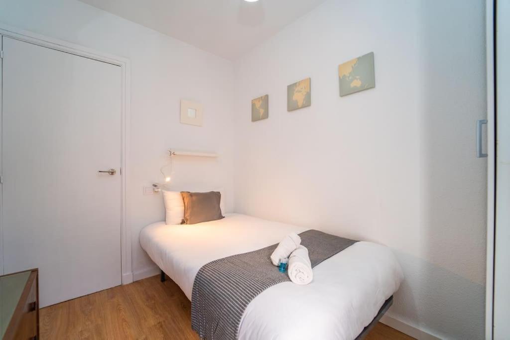 Authentic Alicante: Central Flat Near The Beach Apartment
