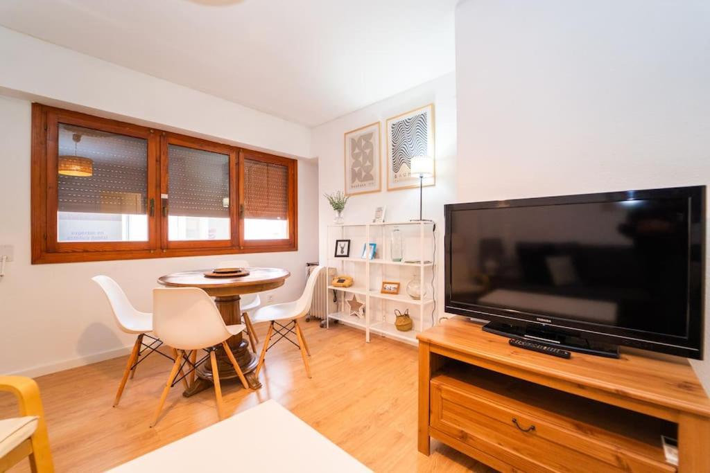 Authentic Alicante: Central Flat Near The Beach Apartment