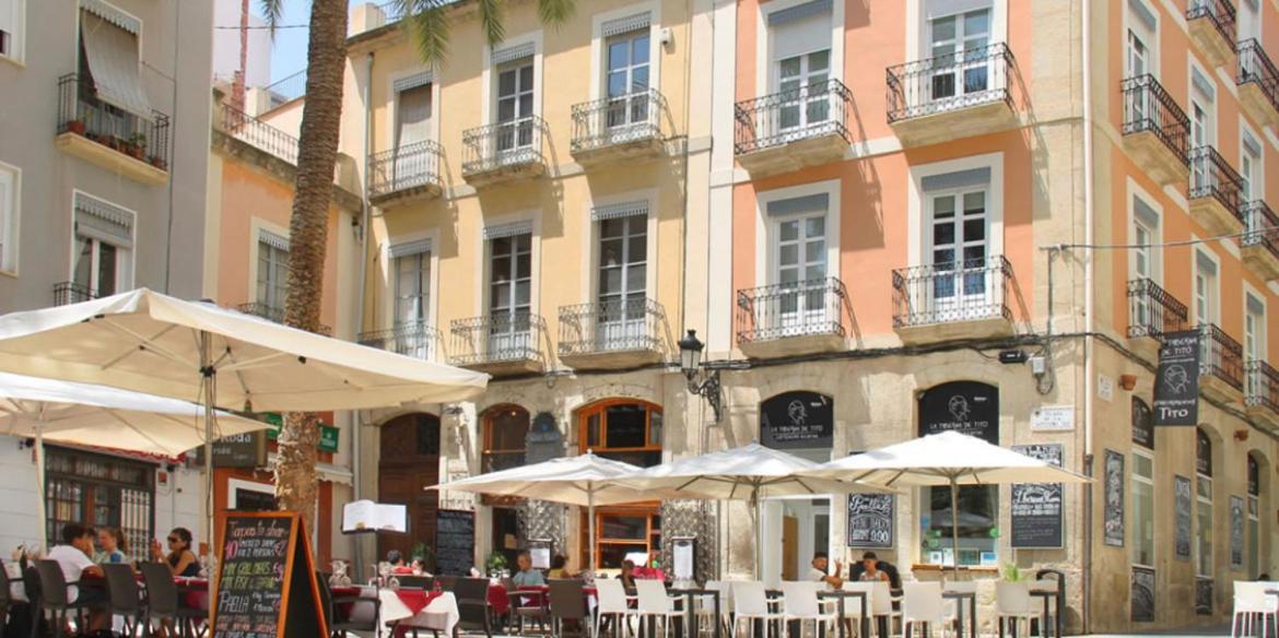 Centrally-located, Spacious Flat At Historic Centre & Short Walk To Apartamento Alicante