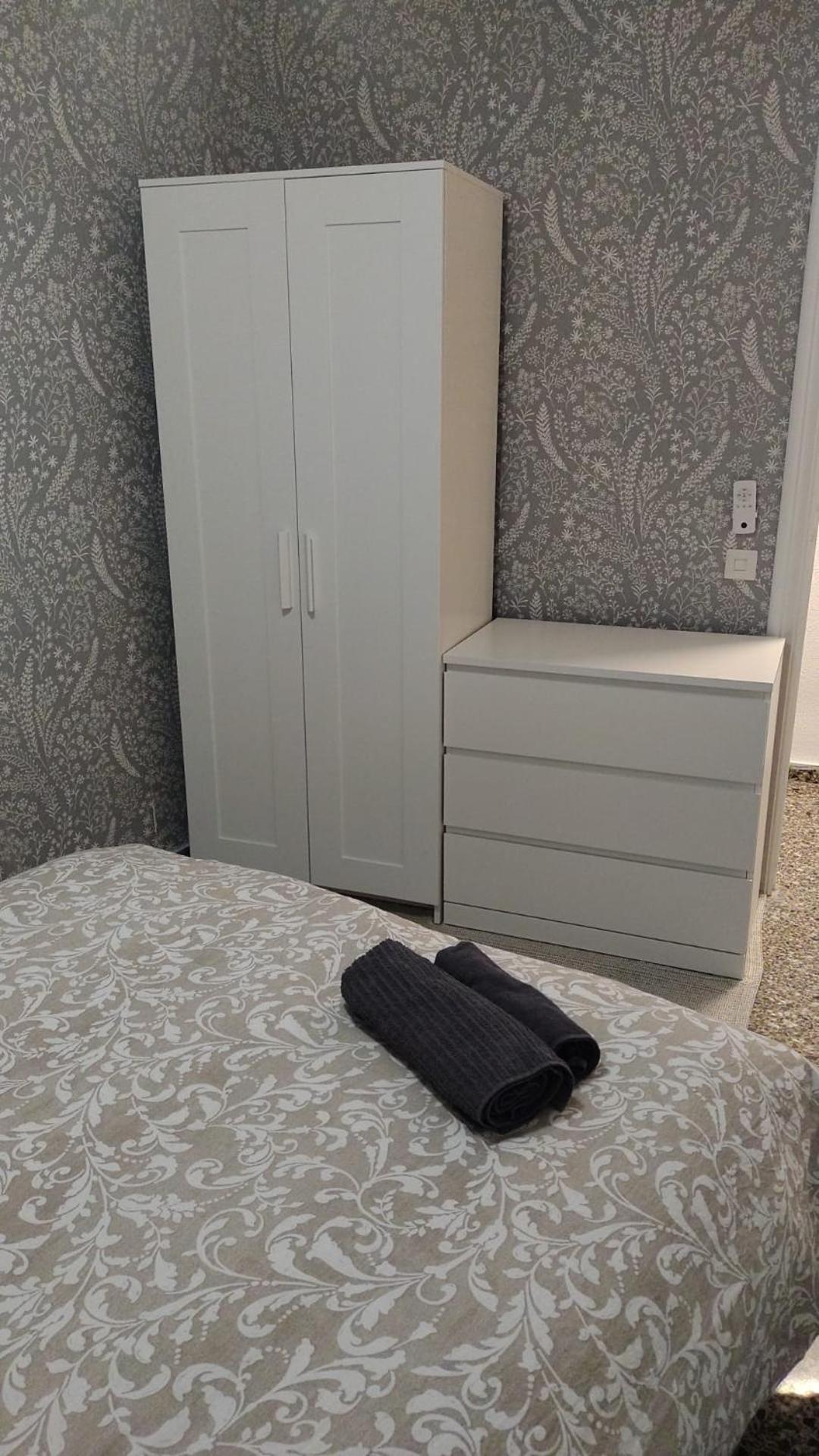 Centrally-located, Spacious Flat At Historic Centre & Short Walk To Appartement