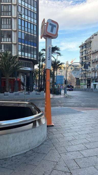 Appartement Centrally-located, Spacious Flat At Historic Centre & Short Walk To Alicante