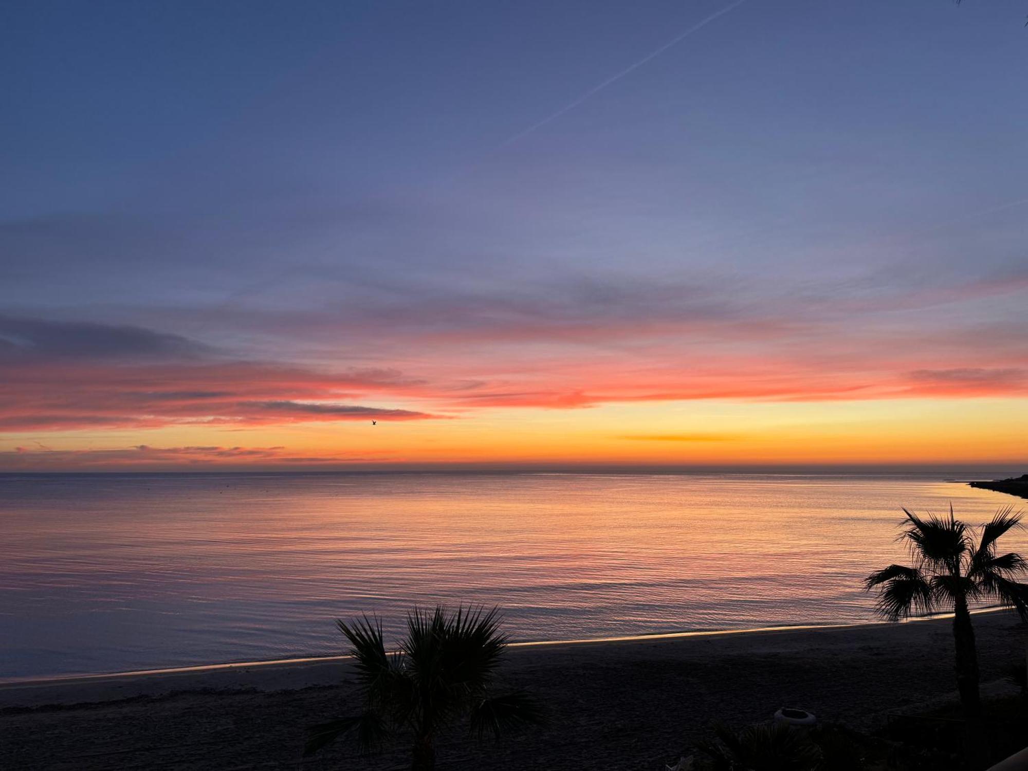 Apartment Maravilloso Amanecer Cabo A Pie De Playa Y Mar En Roquetes