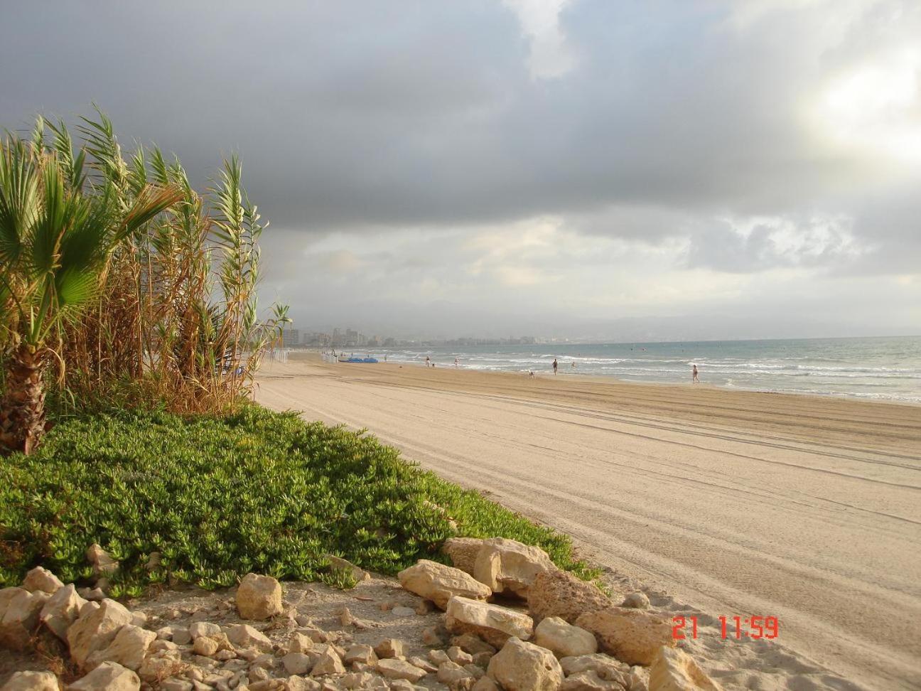 Apartamento Excepcional Amanecer Al Borde De Playa Y Mar, En Roquetes *