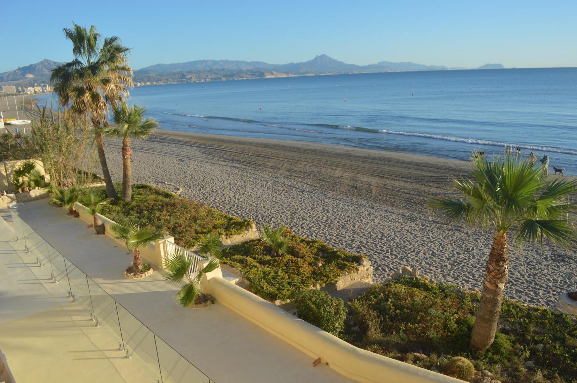 Excepcional Loft A Pie De Playa En Roquetes *