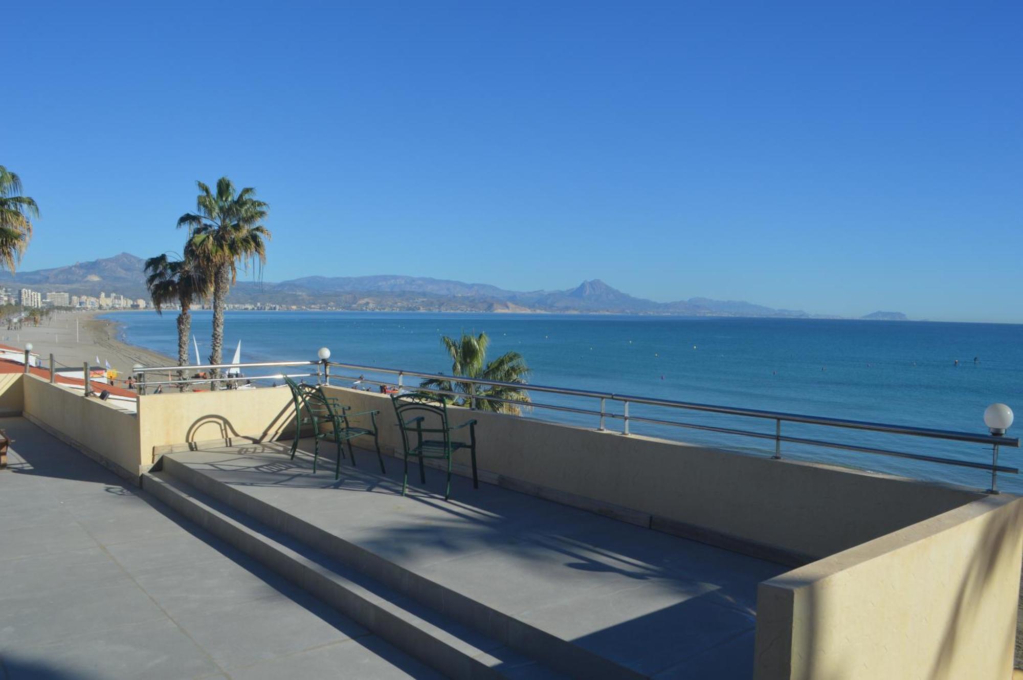 Espectacular A Pie De Playa En Roquetes Apartamento *