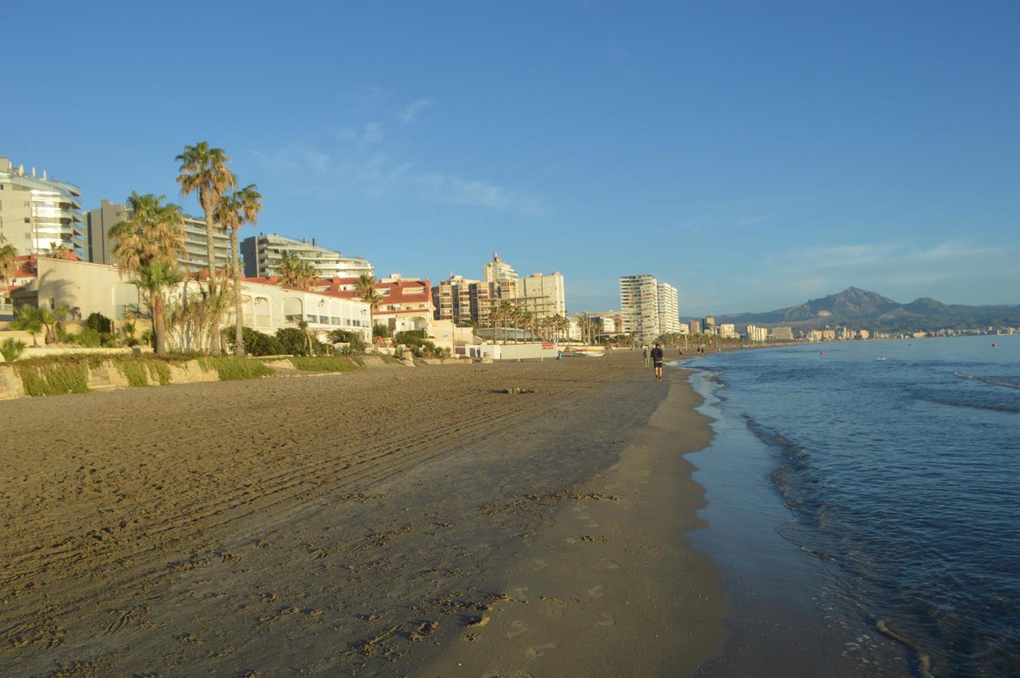 Espectacular A Pie De Playa En Roquetes *
