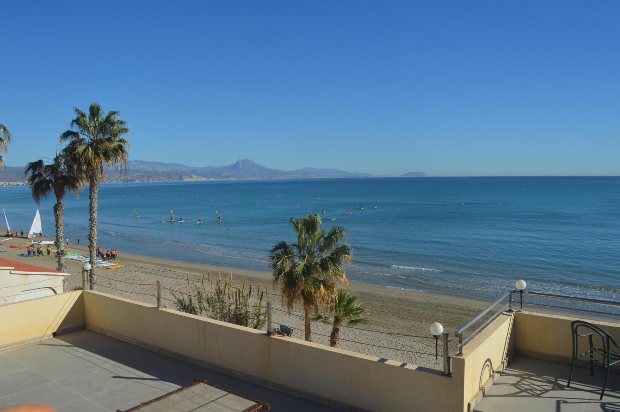 Espectacular A Pie De Playa En Roquetes Apartamento