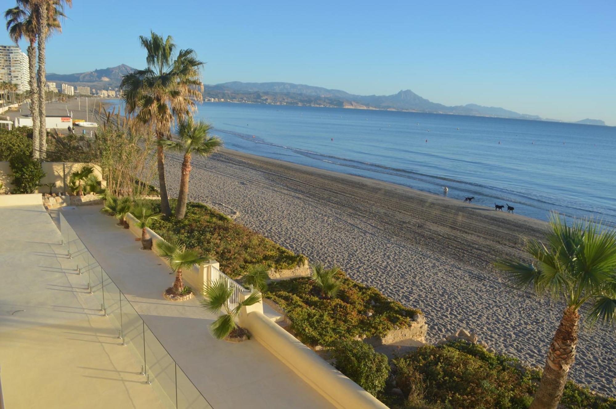 Espectacular A Pie De Playa En Roquetes