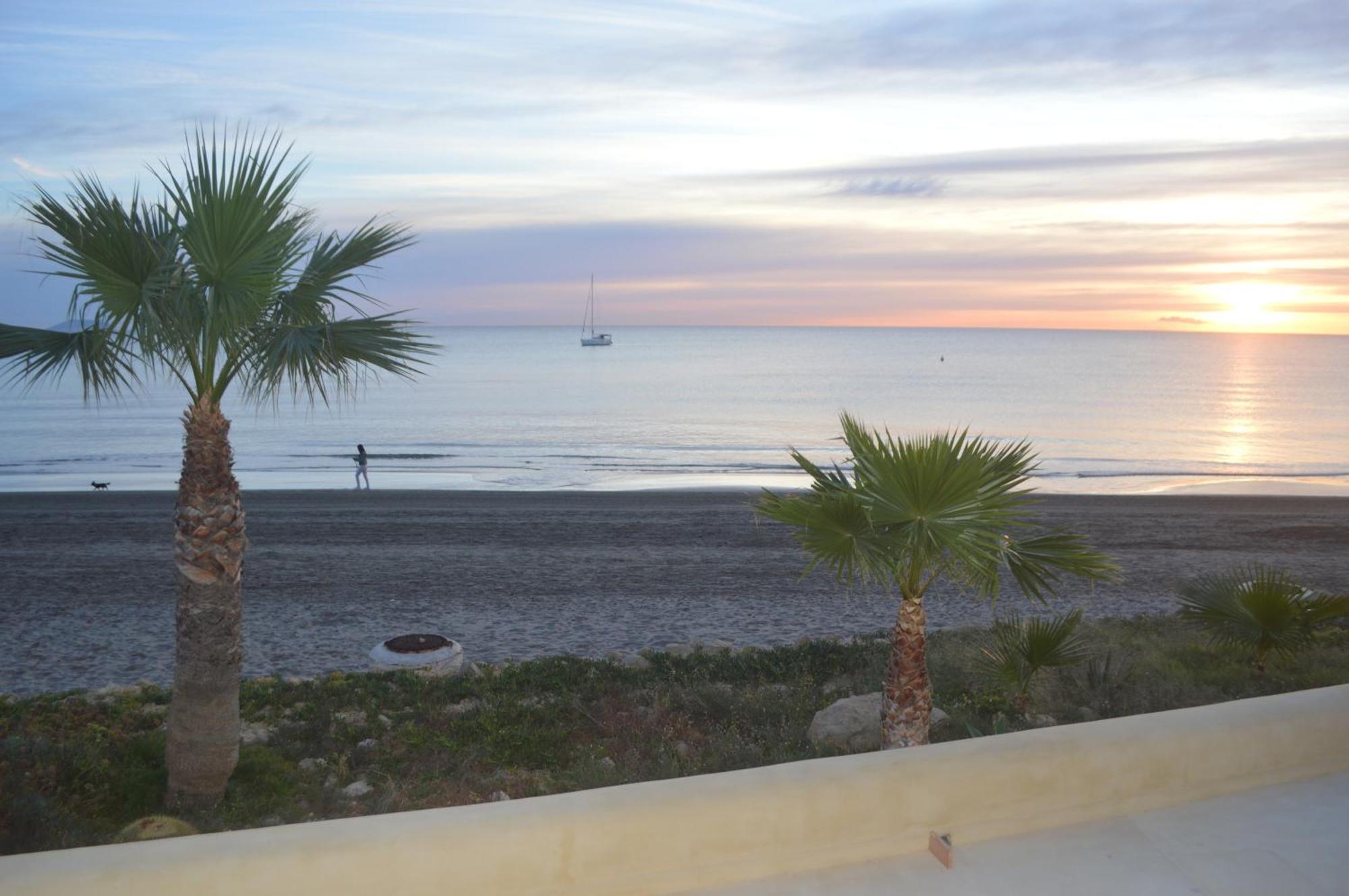 Espectacular A Pie De Playa En Roquetes Apartamento *