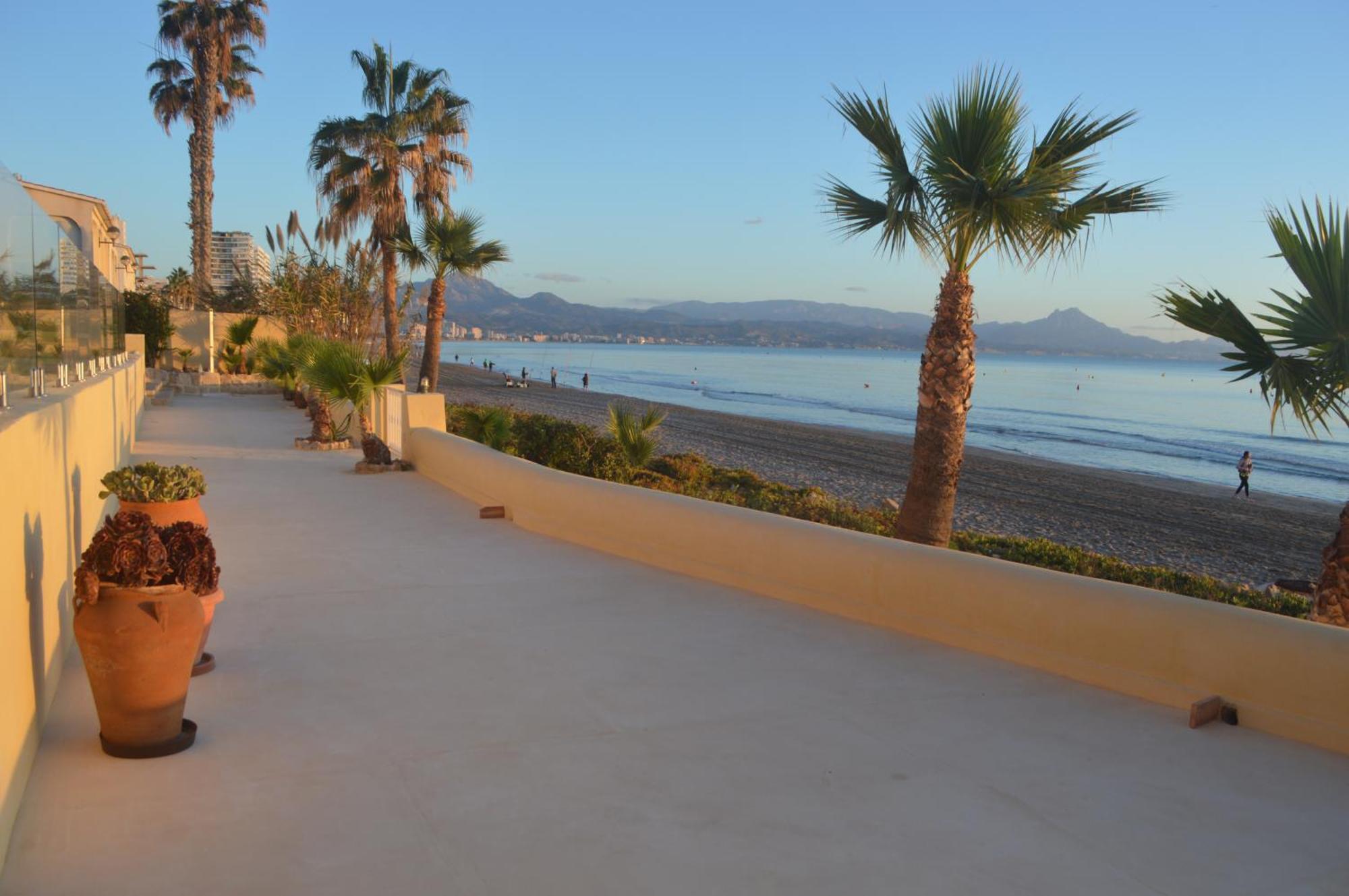 Apartamento Espectacular A Pie De Playa En Roquetes *