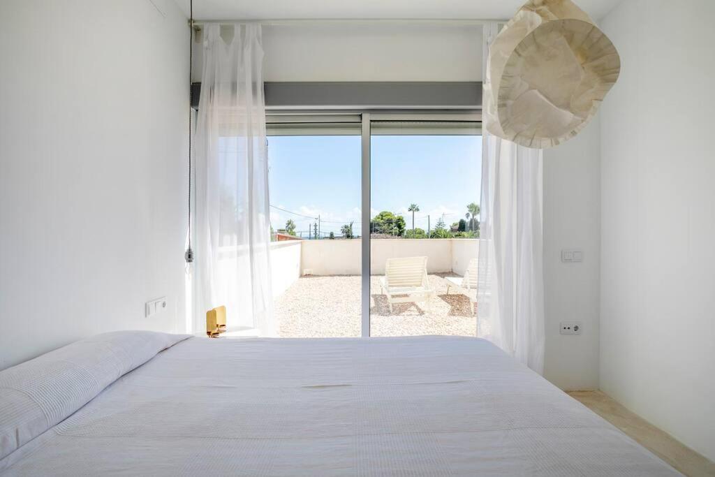 Paloma With Private Pool, Located 350m To The Sea And Tram Station! Casa de férias *