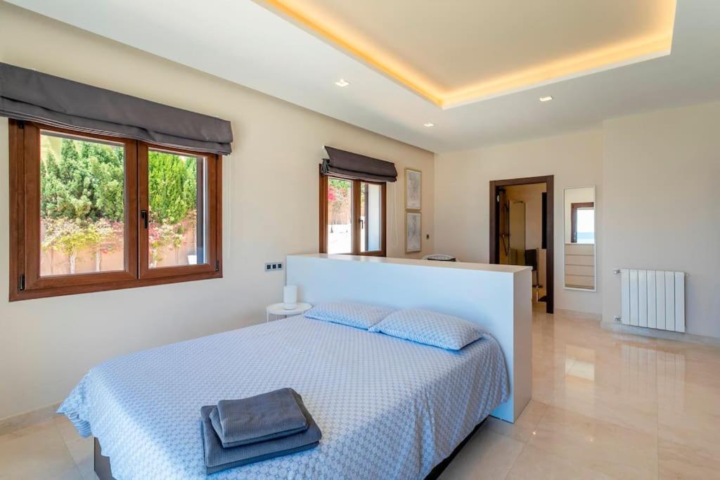 Villa Irene: Beachfront Luxury With Sea Views And Private Pool Alicante