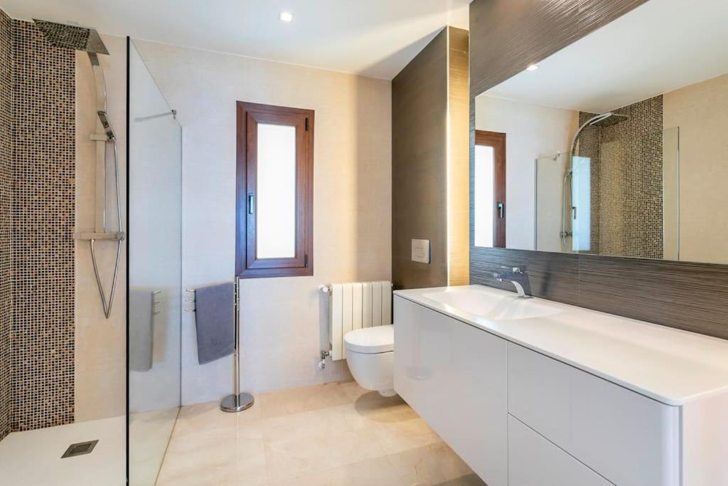 Irene: Beachfront Luxury With Sea Views And Private Pool *