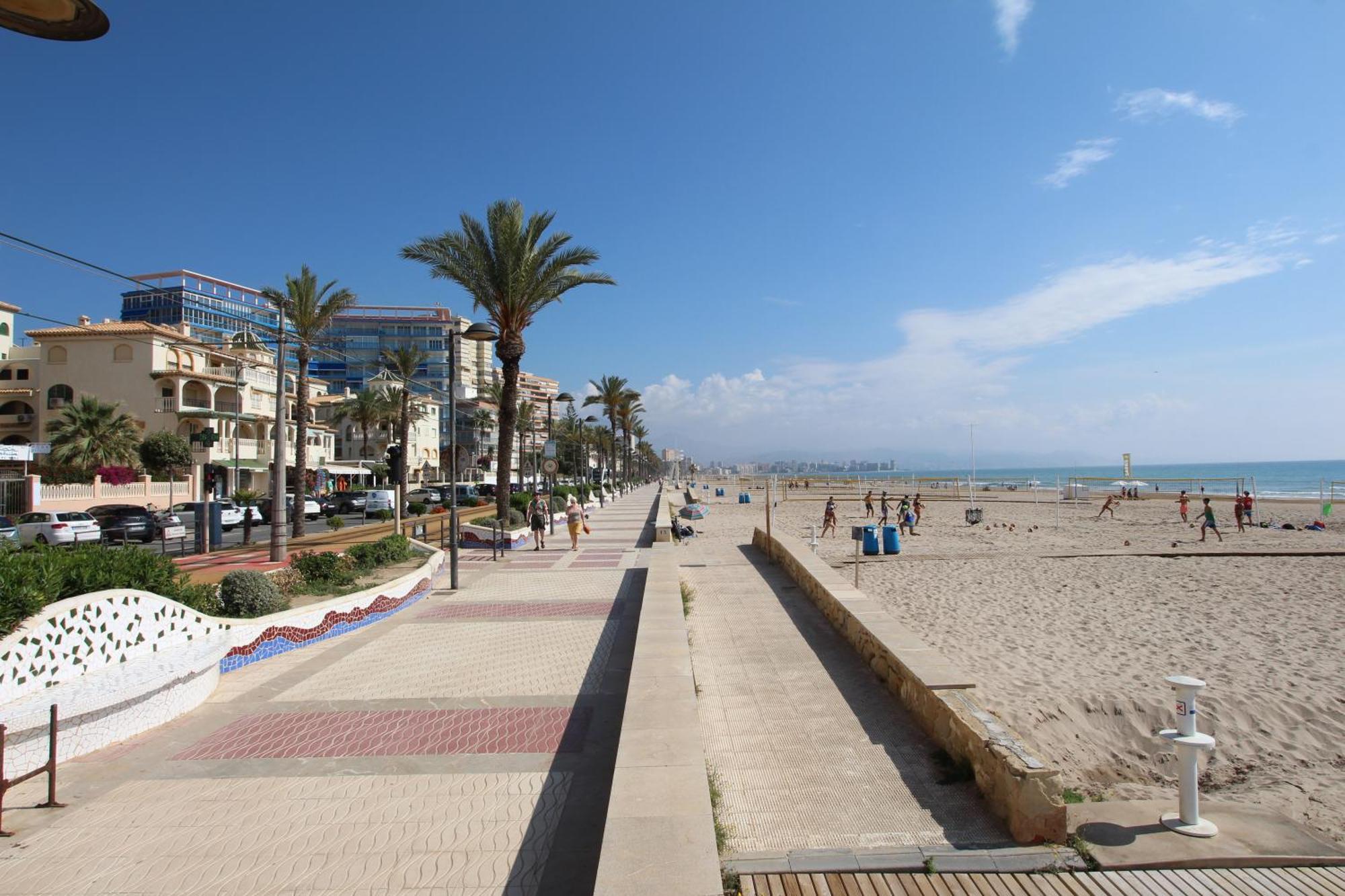 Olas Playa Muchavista * Alicante