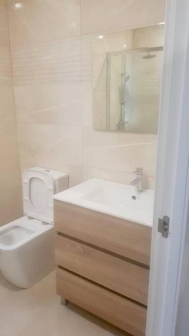 Three Private Bedrooms With Private Bathroom In Spacious In Alicante, Shared Kitchen And Living Room, The Host Lives In The Appartement *