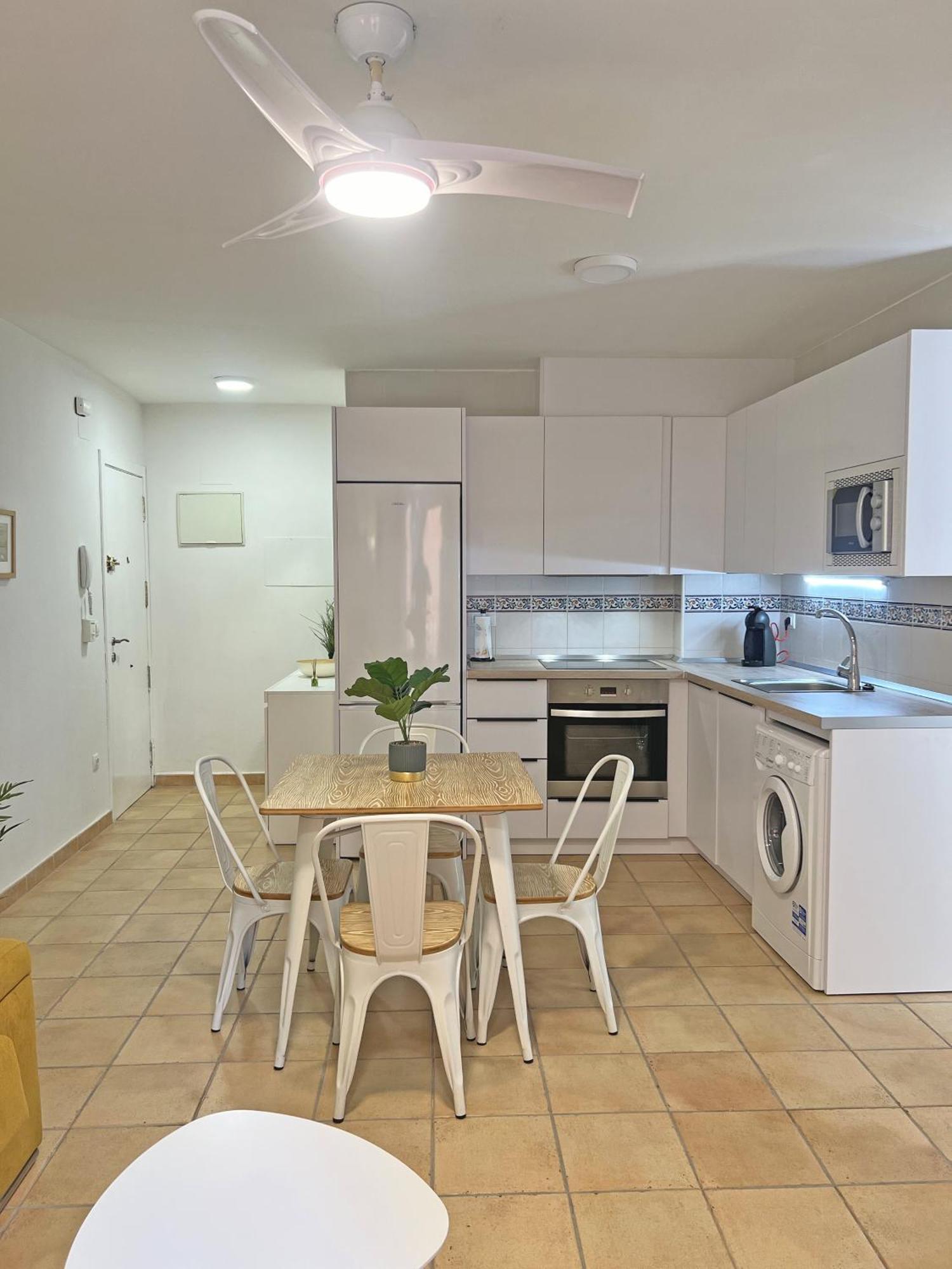 Puro Centro. 500m Del Mar. A/c Apartment Alicante