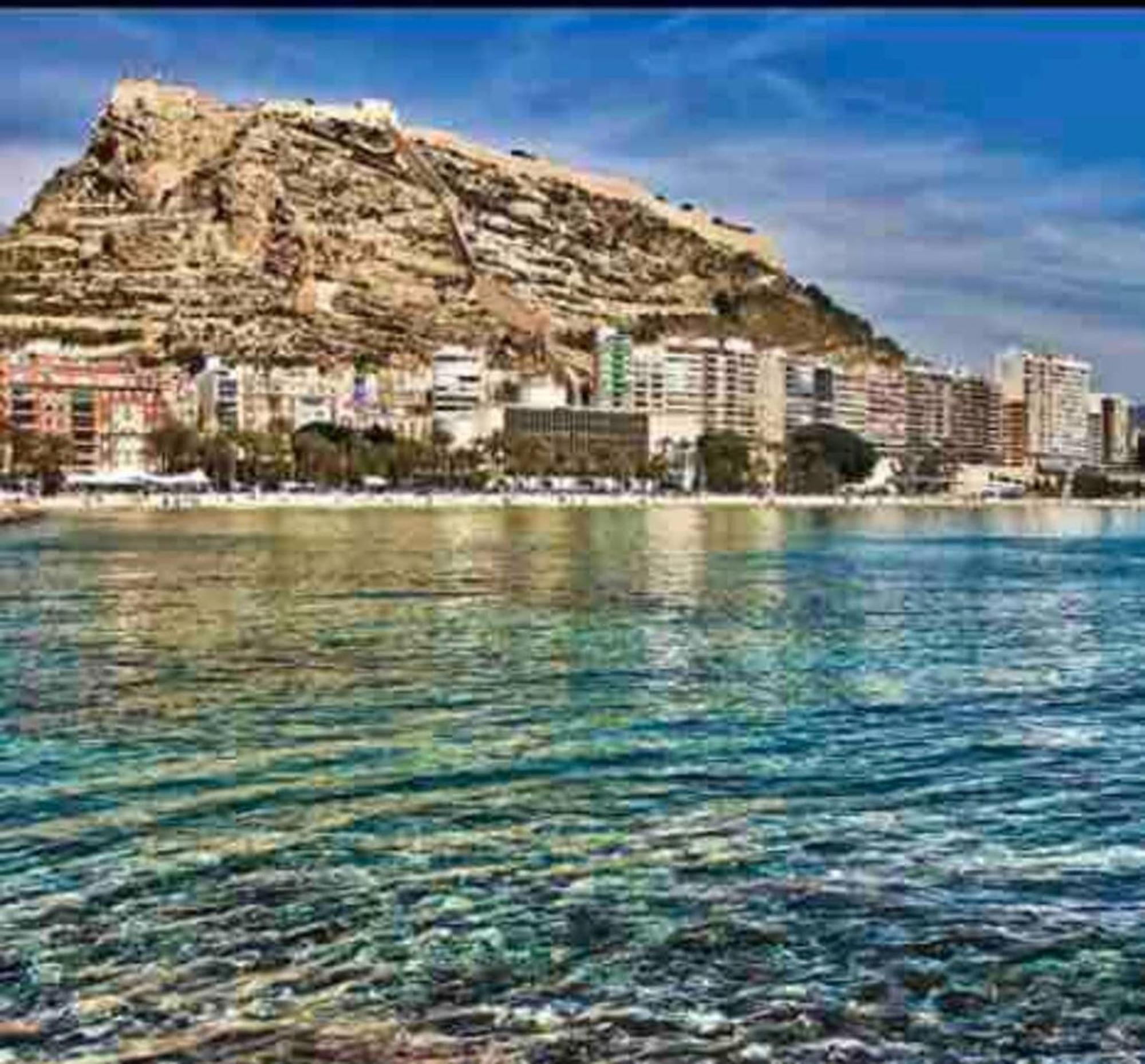 Apartment Spacious With Terrace In 120m² Air Conditioned Alicante
