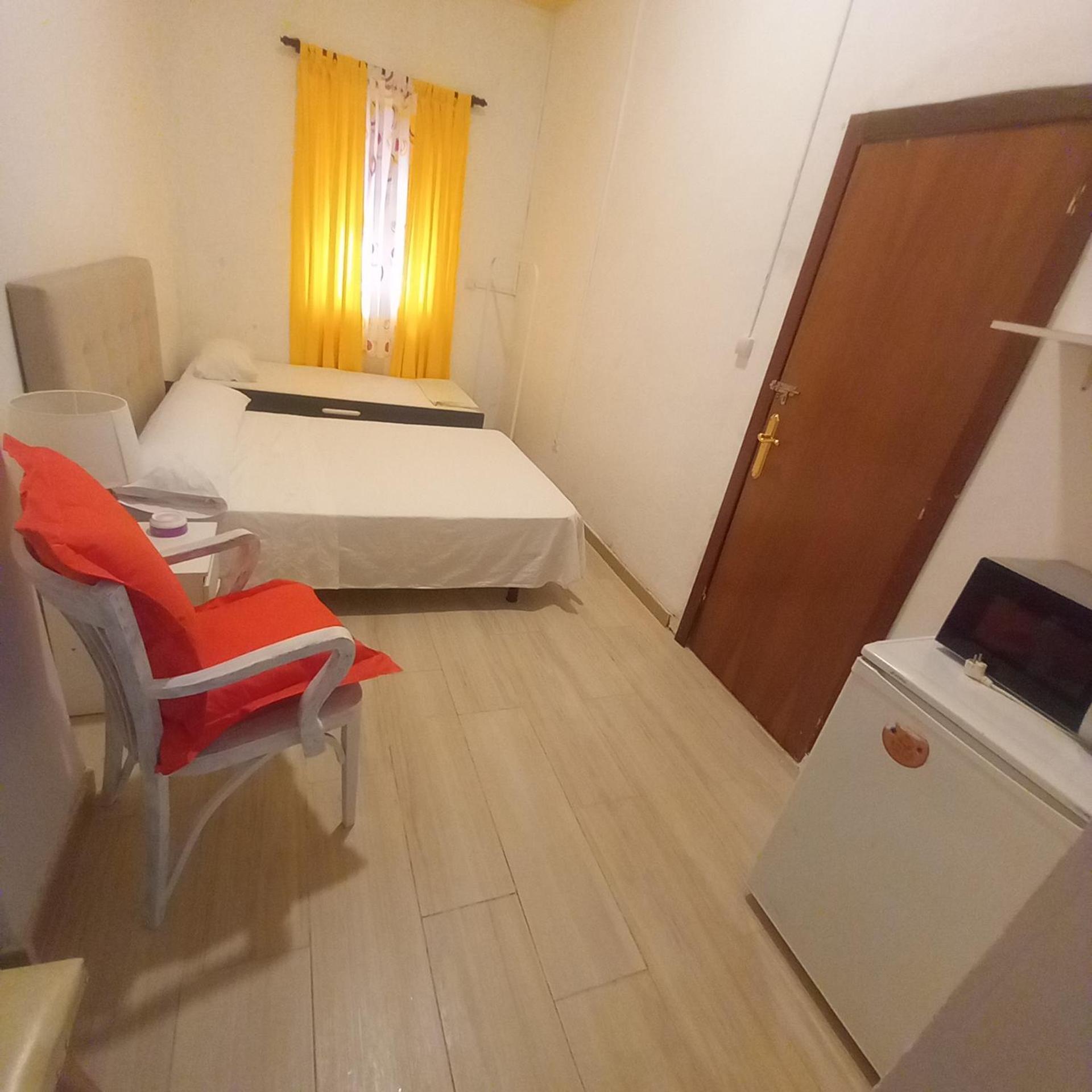 Privatunterkunft Aurora With Private Bathroom