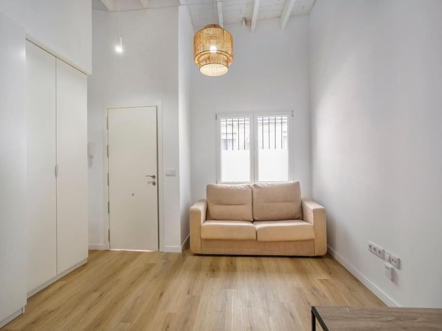 Apartment Urban Reformed With Ac *