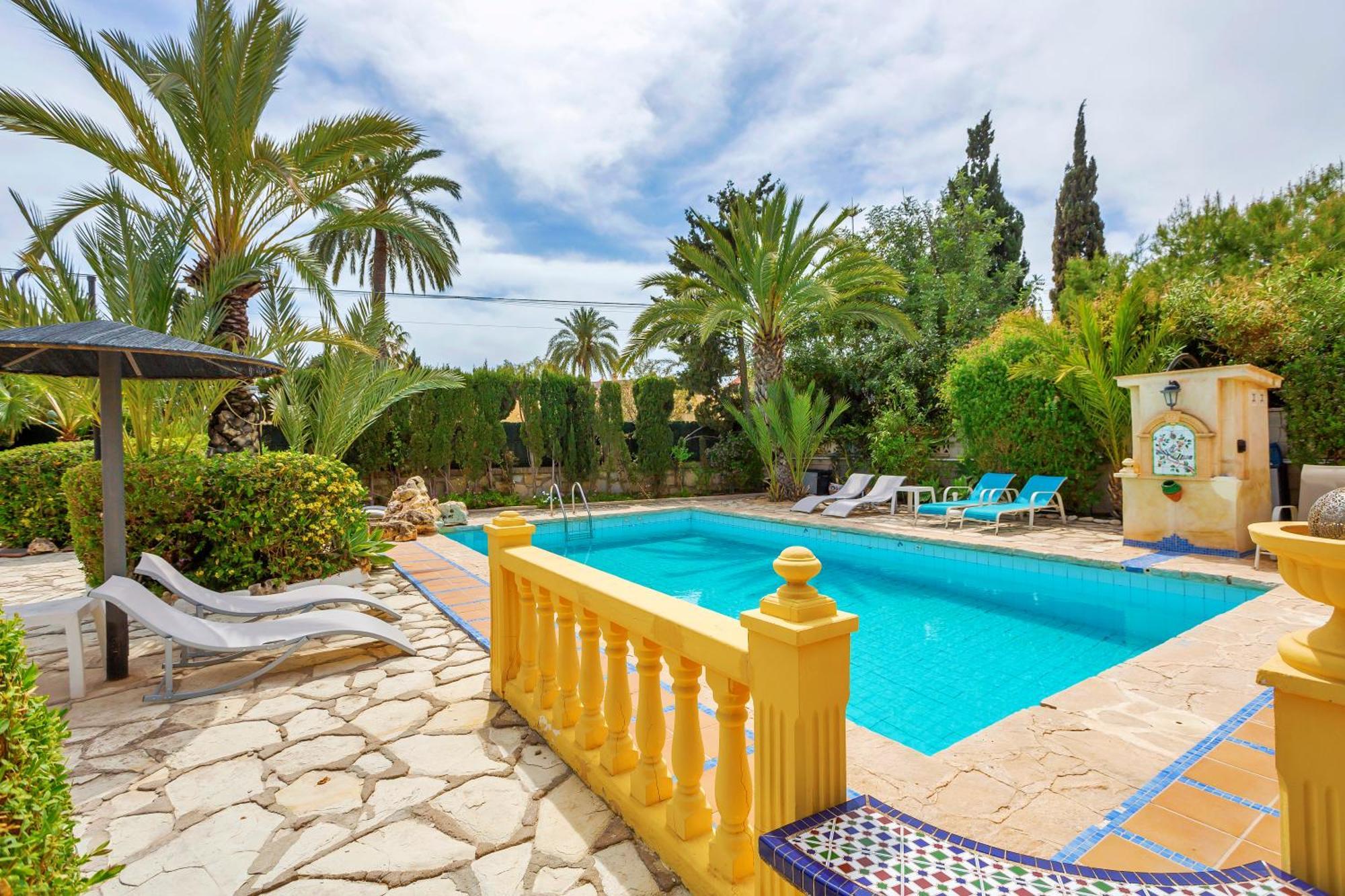 La Font With Pool And Bbq