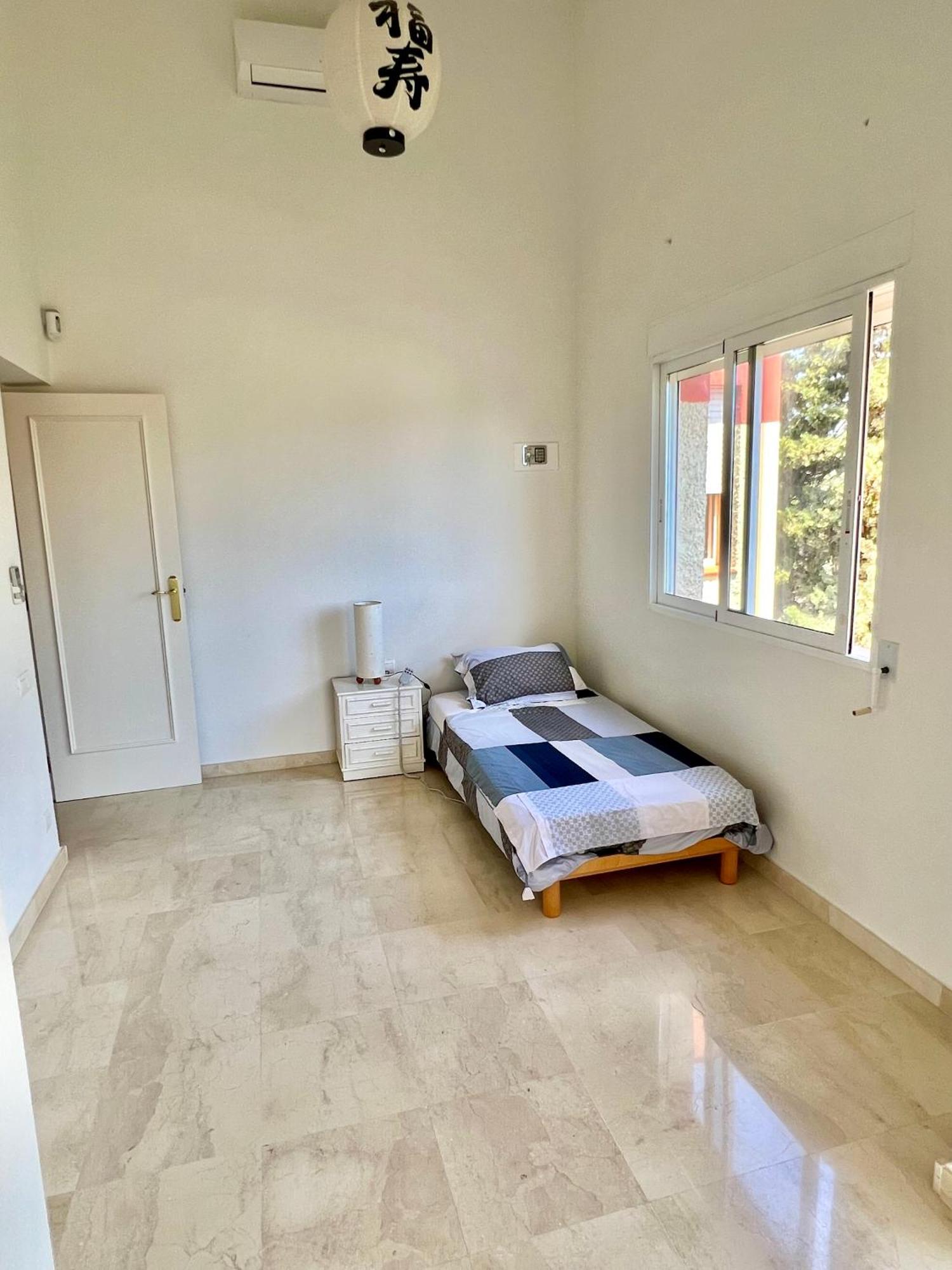 Beachside 4-bedroom With Pool *