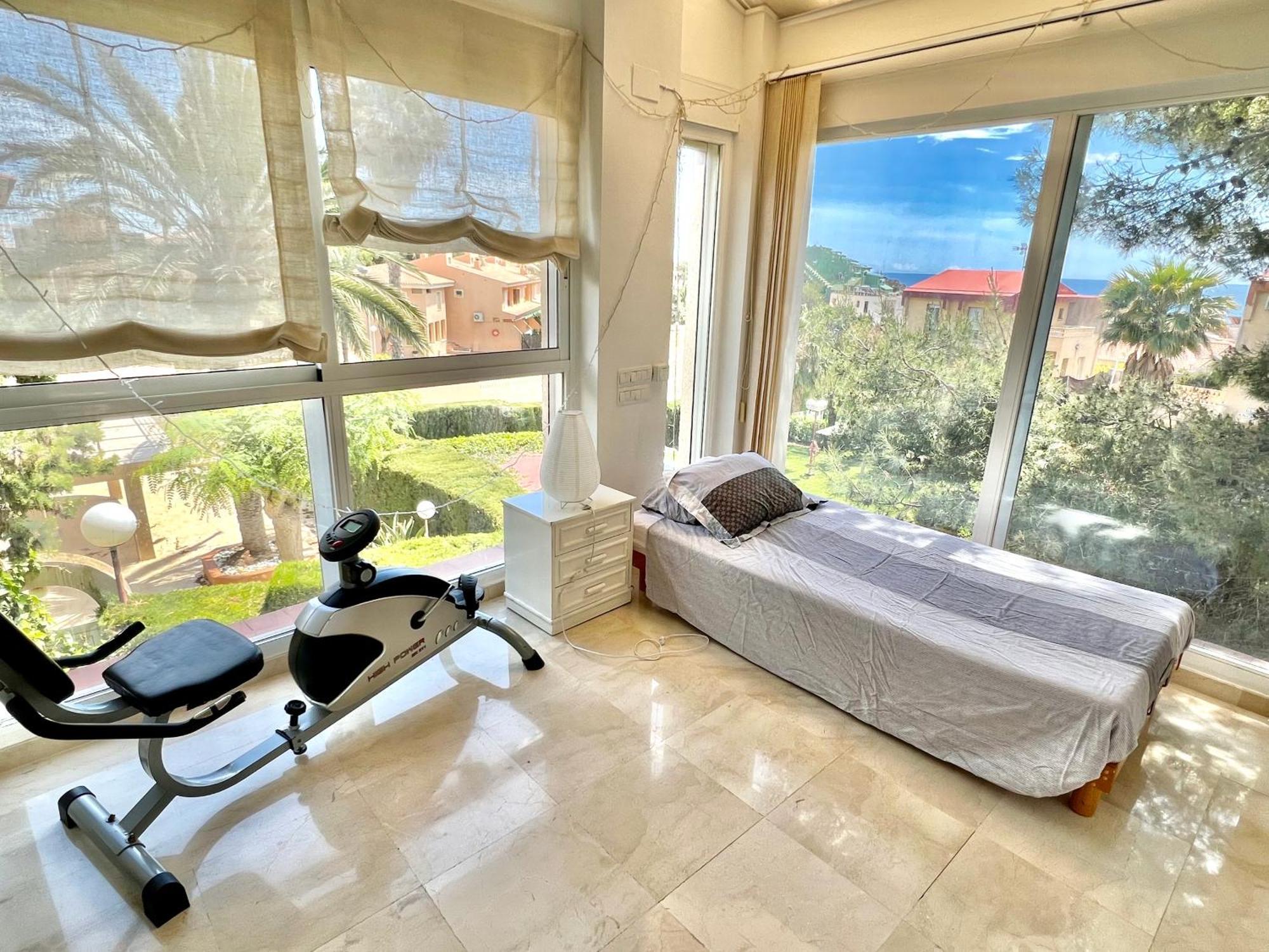 Сasa de vacaciones Beachside 4-bedroom With Pool Alicante