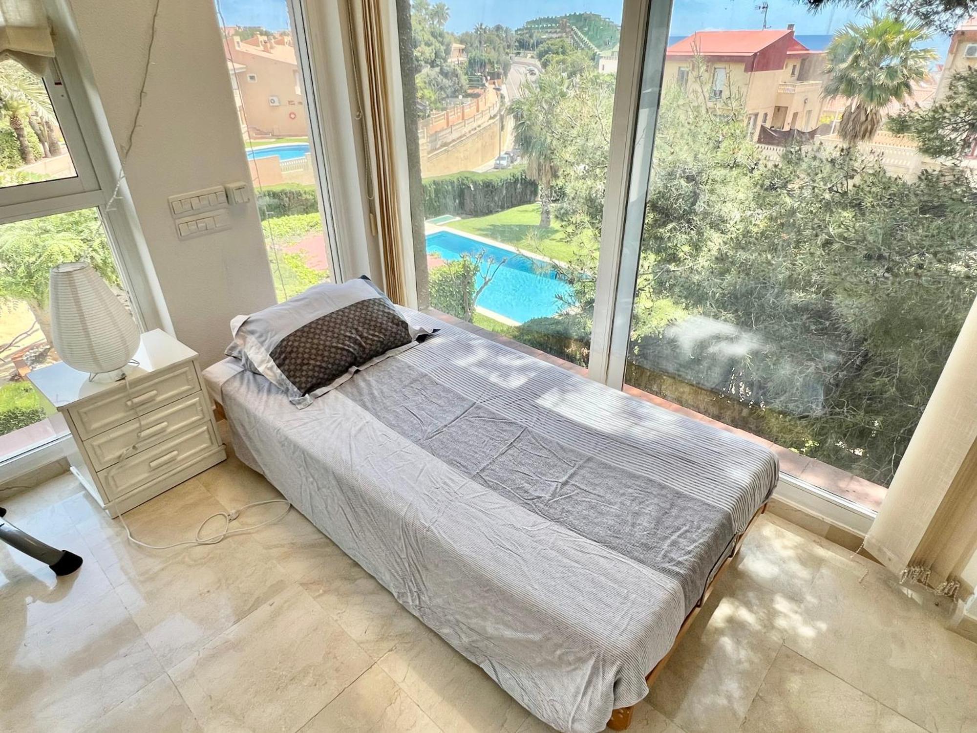 Beachside 4-bedroom With Pool *