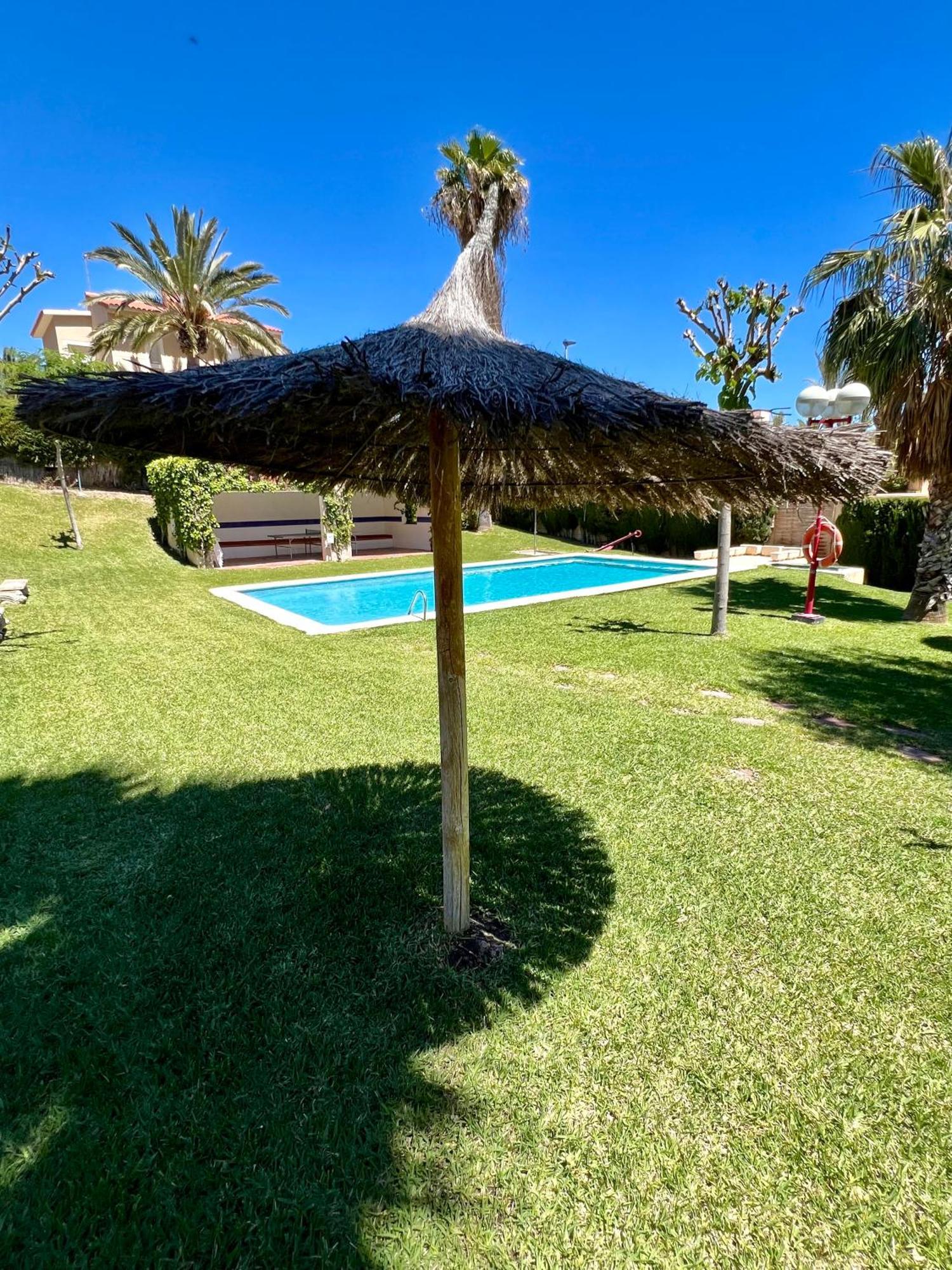 Beachside 4-bedroom With Pool