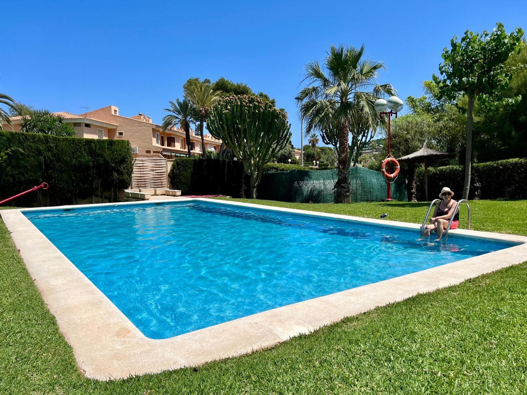 Beachside 4-bedroom With Pool
