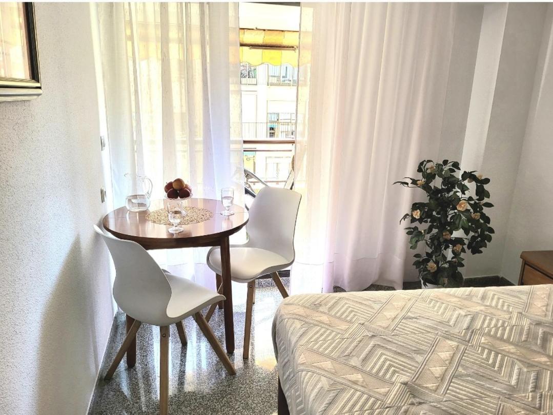 Amistosa, Habitacion Con Balcon, Alicante, Playa, Centro, Rambla, Mercado Homestay *