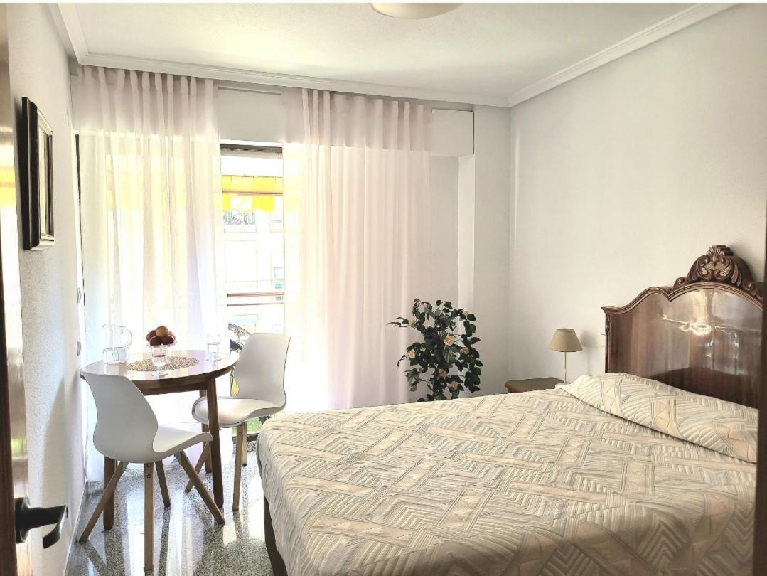 Amistosa, Habitacion Con Balcon, Alicante, Playa, Centro, Rambla, Mercado Homestay