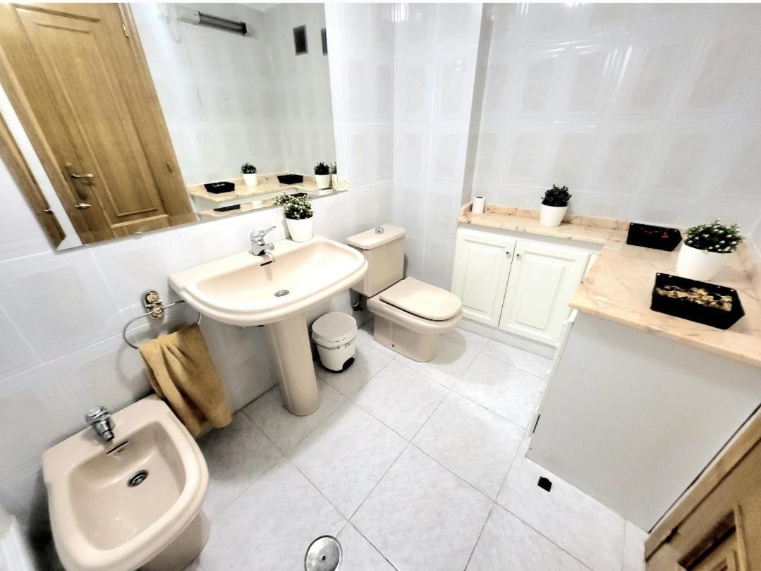 Amistosa, Habitacion Con Balcon, Alicante, Playa, Centro, Rambla, Mercado Homestay