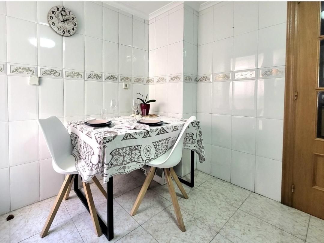 Homestay Amistosa, Habitacion Con Balcon, Alicante, Playa, Centro, Rambla, Mercado *