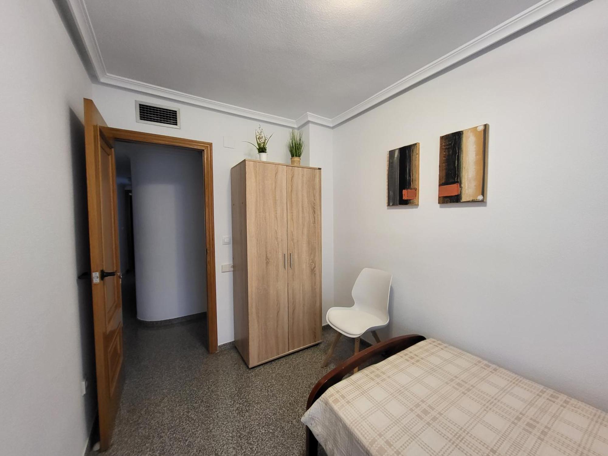Amistosa, Habitacion Con Balcon, Alicante, Playa, Centro, Rambla, Mercado
