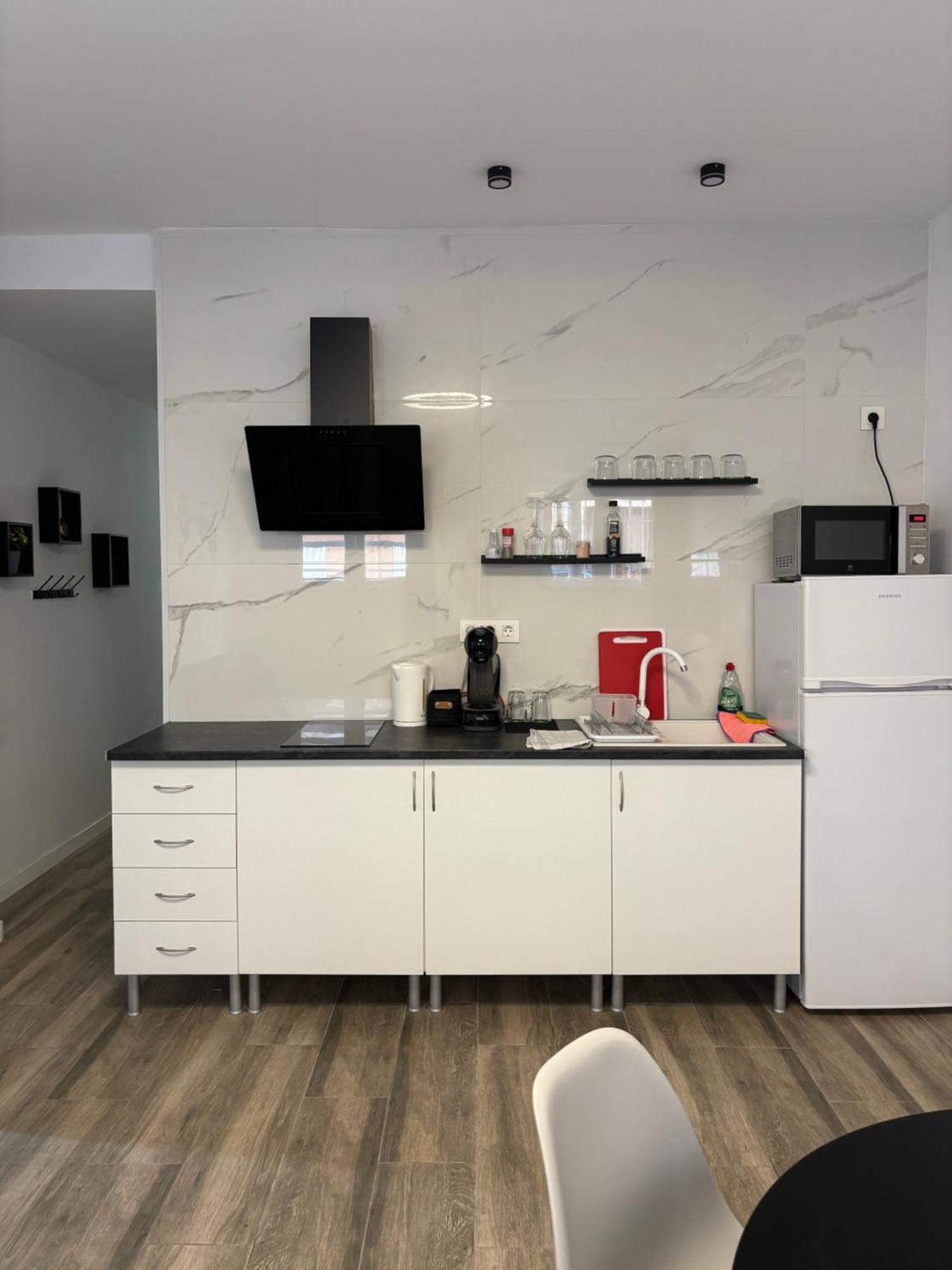 Blanco Y Negro En El Centro Apartamento *