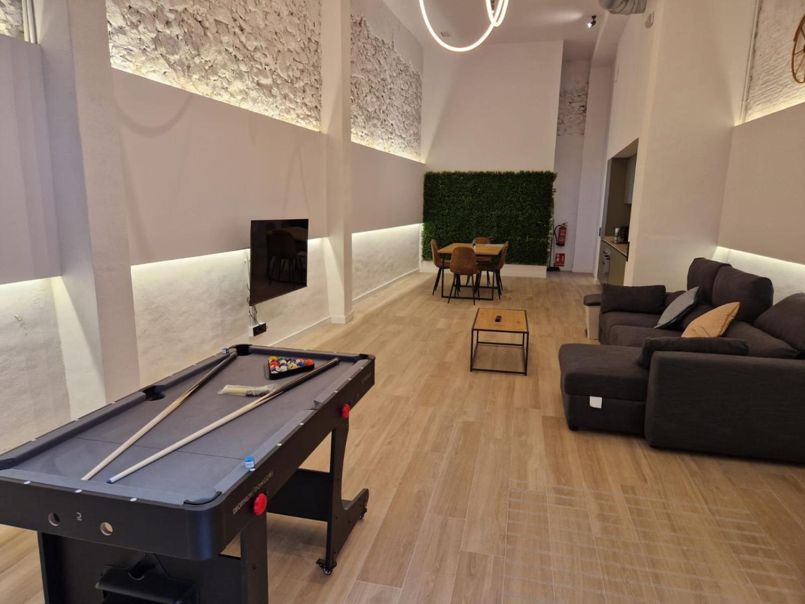 New 2024 Luxury Design Lofts, By Santa Barbara Castle, With Pool Table, Ac And Wifi Apartment *
