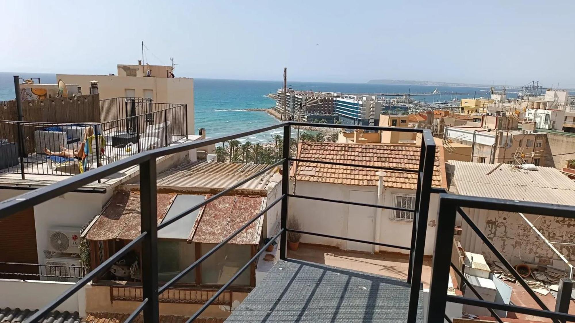 Holiday home Comfortable House With Sea View In + Garden