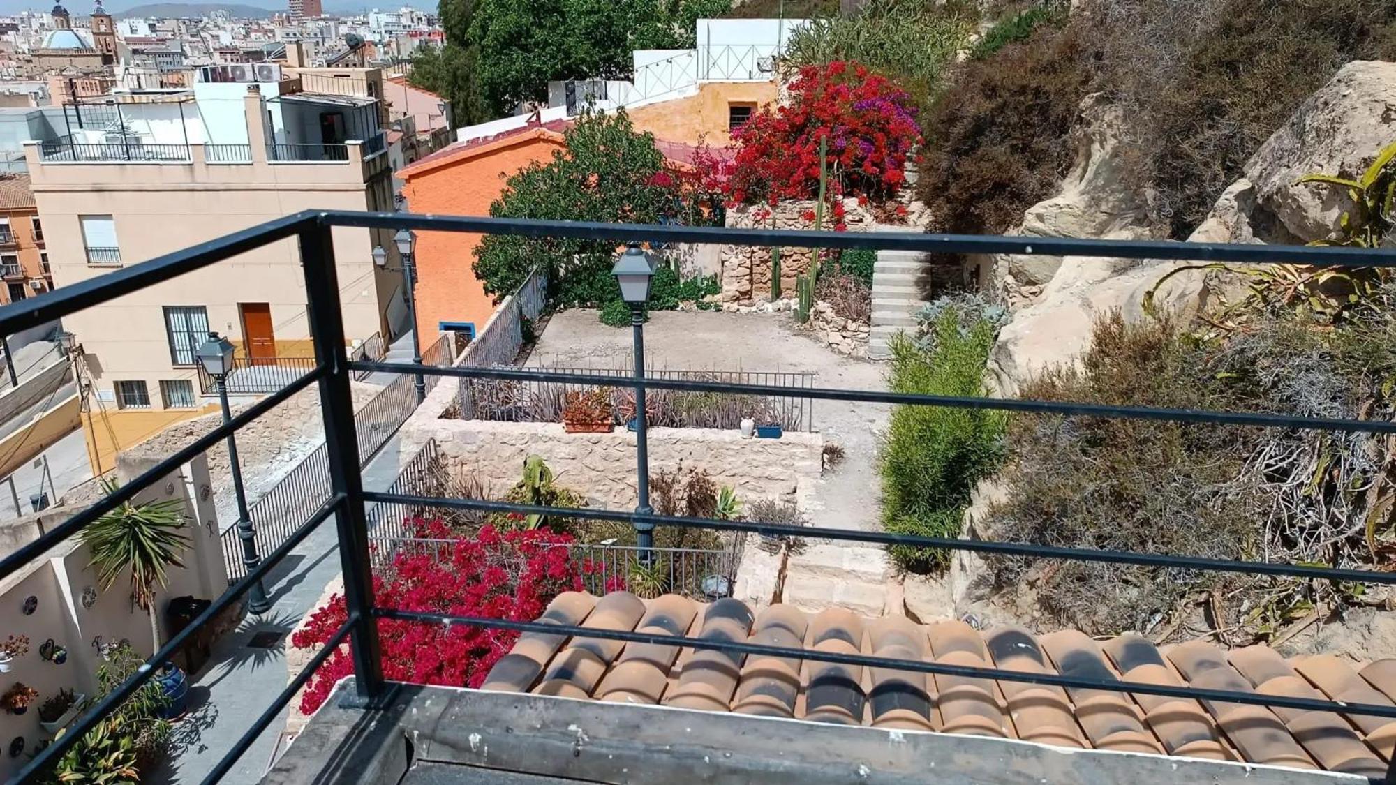 Comfortable House With Sea View In + Garden